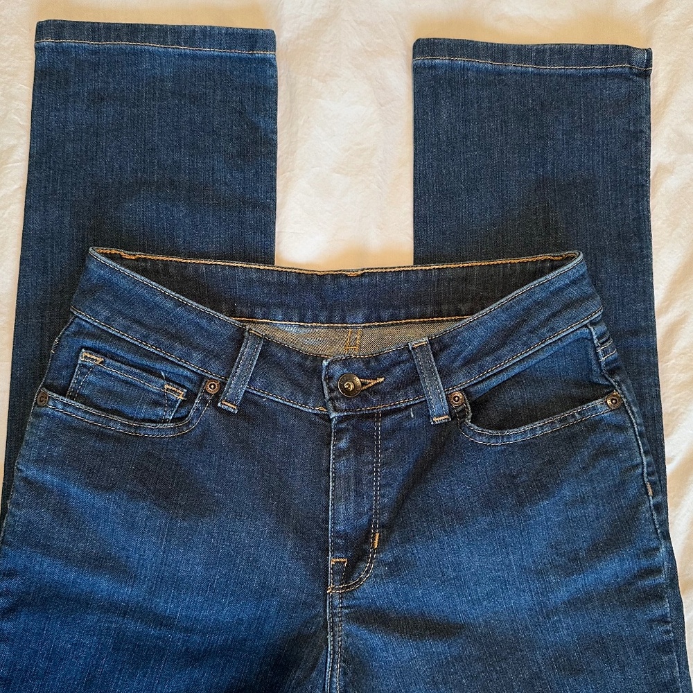 LLBean True Shape Mid-rise Slim-leg Jeans in Rinsed Denim size 4P